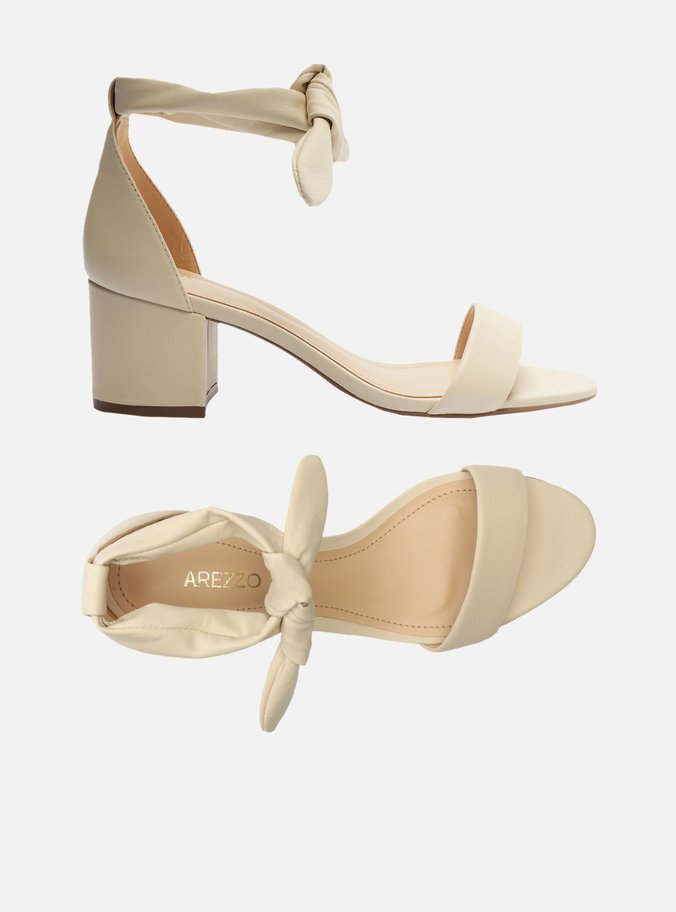 Sandália Off-White Couro Salto Médio Bloco Isabelli