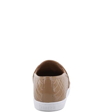 Tênis Slip-on Matelassê Verniz Bege