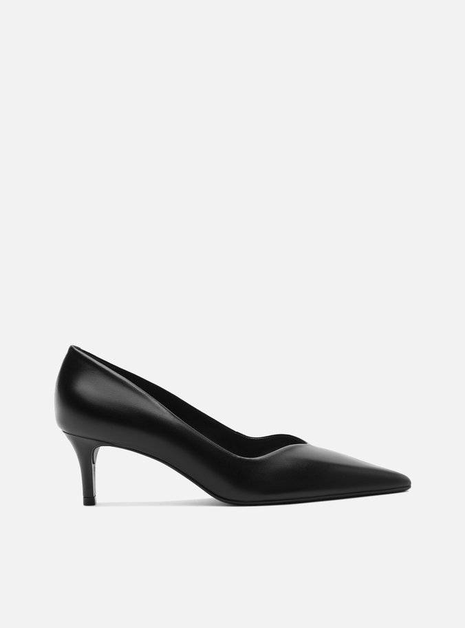 Scarpin Preto Couro Salto Baixo Fino