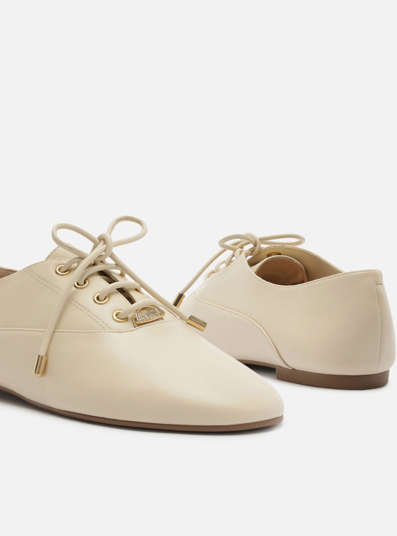 Mocassim Off White Bico Redondo Metais — foto 4