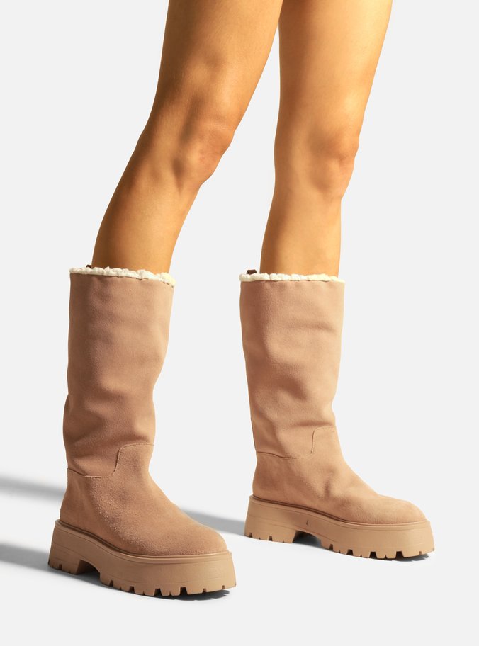 Bota Nude Camurça Cano Médio Tratorada Riley