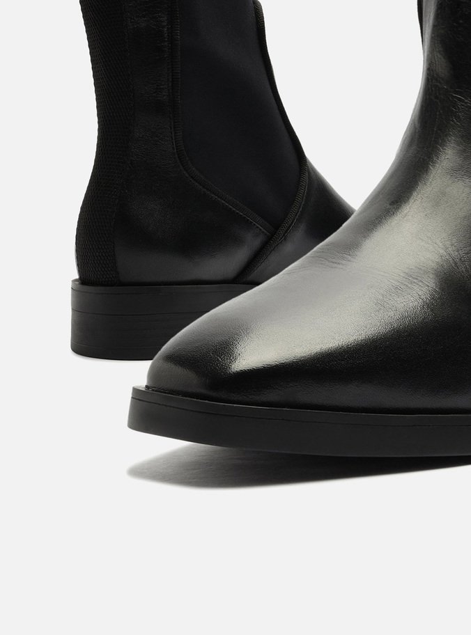 Bota Preta Couro Cano Curto Tecido