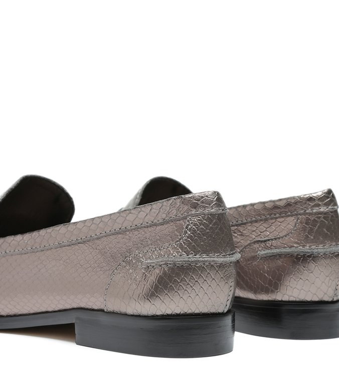 Mocassim Snake Bico Redondo Tira Metal Grafite