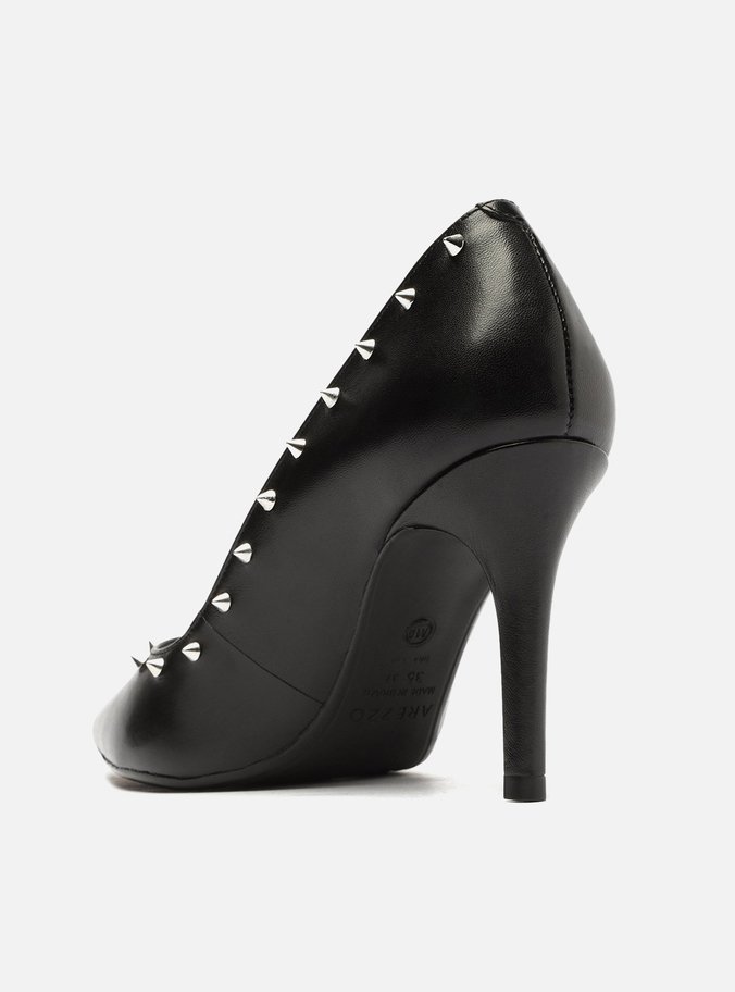 Scarpin Preto Couro Bico Fino Spikes