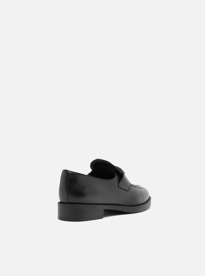 Mocassim Preto Couro Bico Redondo Retrô Metal