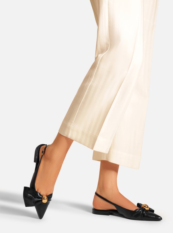 Sapatilha Preta Couro Slingback Laço Metal