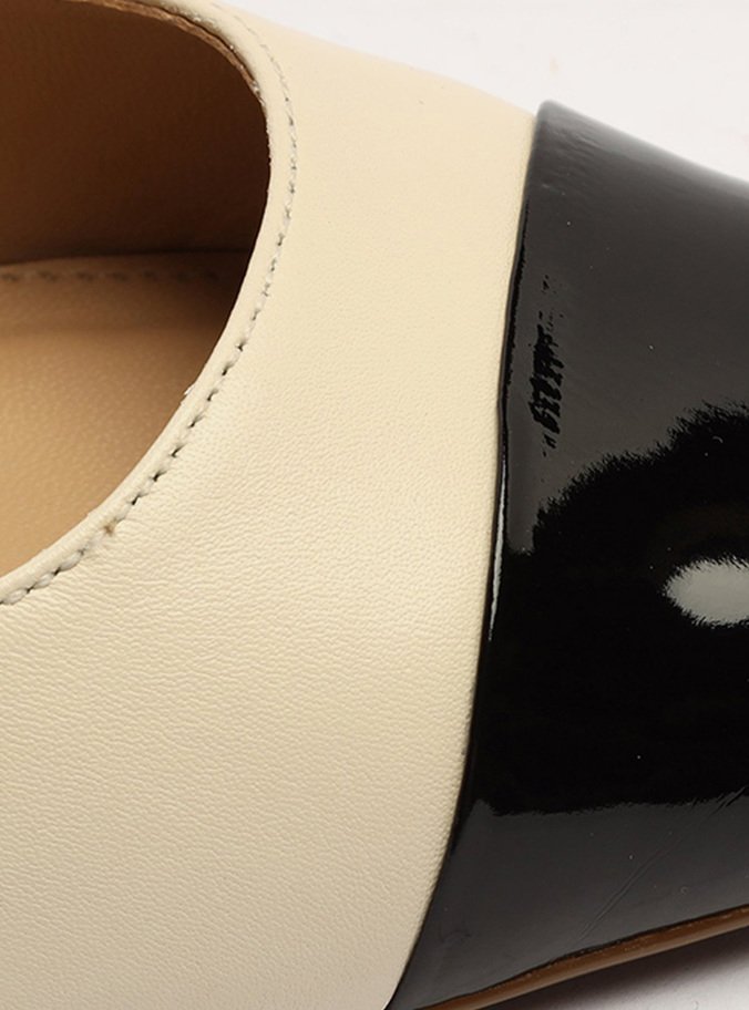 Scarpin Off-White Couro Cap Toe Aberto