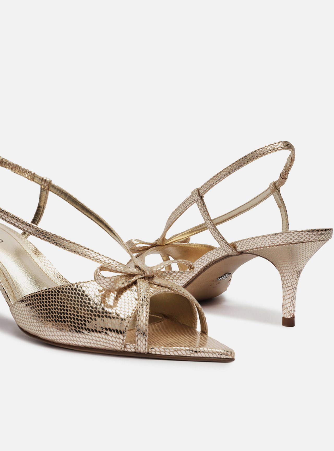 Sandália Dourada Salto Fino Slingback Snake Laço — foto 4