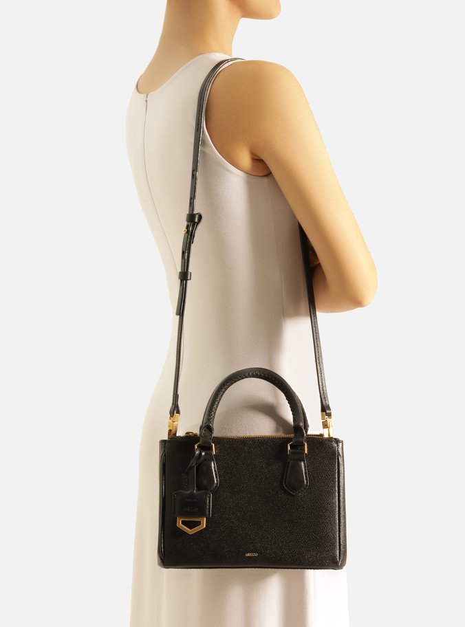 Tote Preta Couro Média Bag Charm Metal