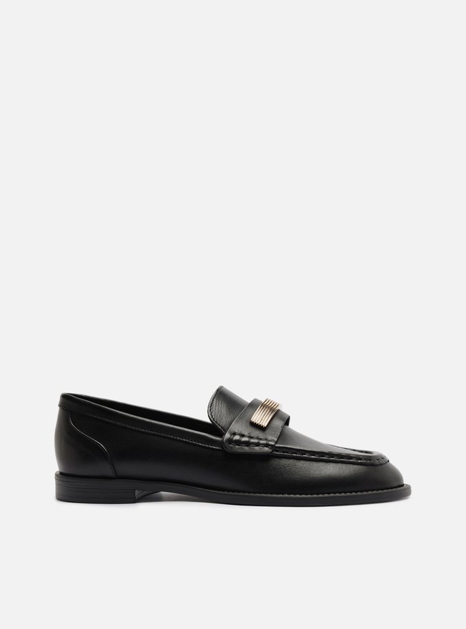 Mocassim Preto Couro Bico Redondo Metais