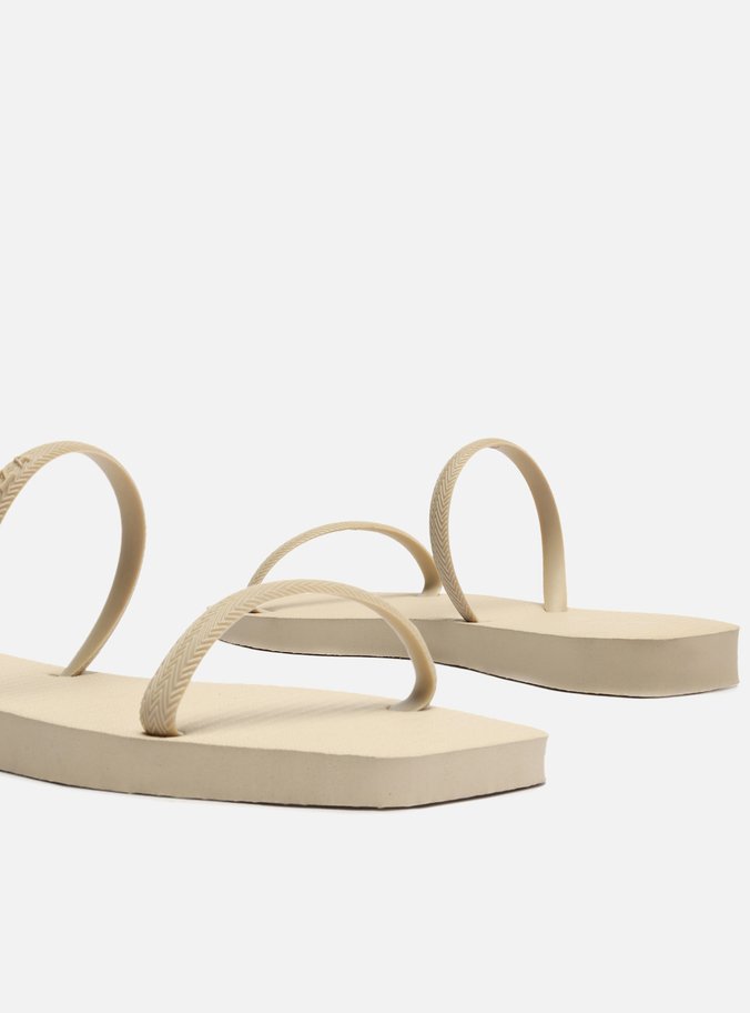 Sandália Rasteira Off-White Bico Quadrado Brizza