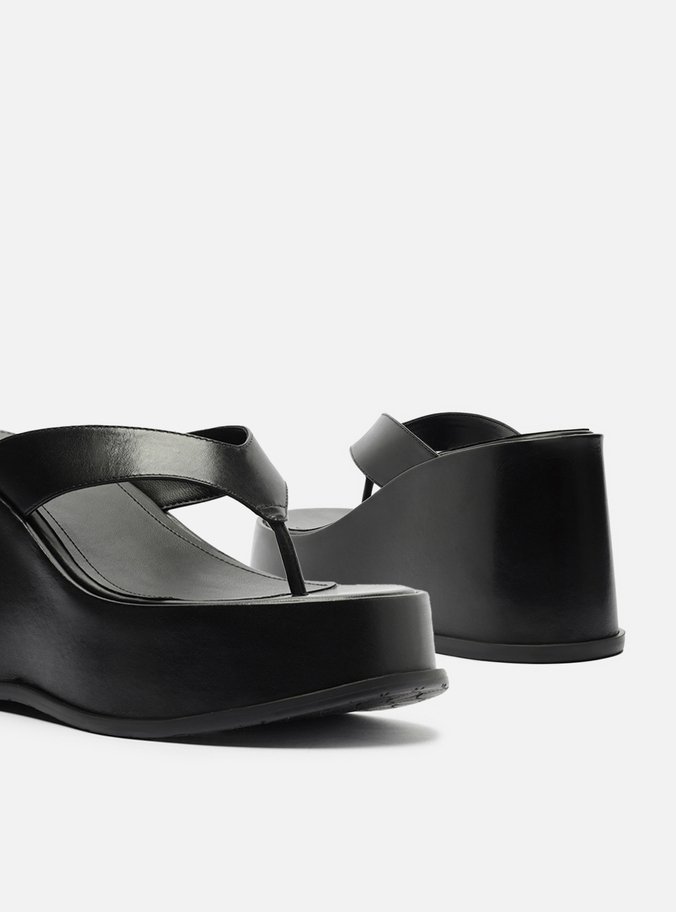 Tamanco Preto Couro Plataforma Thong