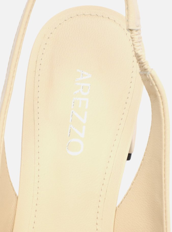 Scarpin Off-White Couro Salto Baixo Helena