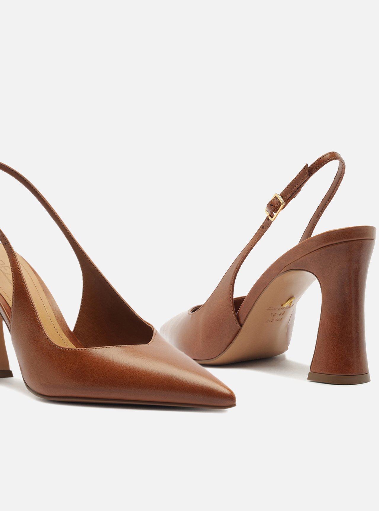 Scarpin Marrom Couro Salto Alto Flare Slingback — foto 4
