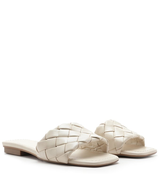 Sandália Rasteira Couro Tressê Bico Quadrado Off-White