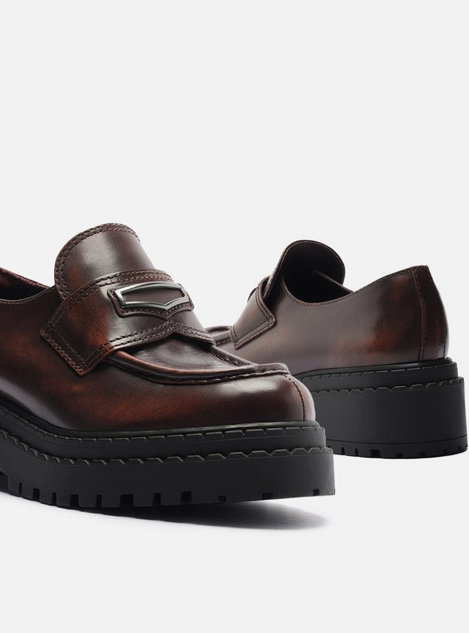 Mocassim Marrom Grape Couro Tratorado Tira Metal