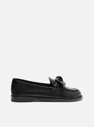 Mocassim Preto Couro Bico Redondo Tiras Nó