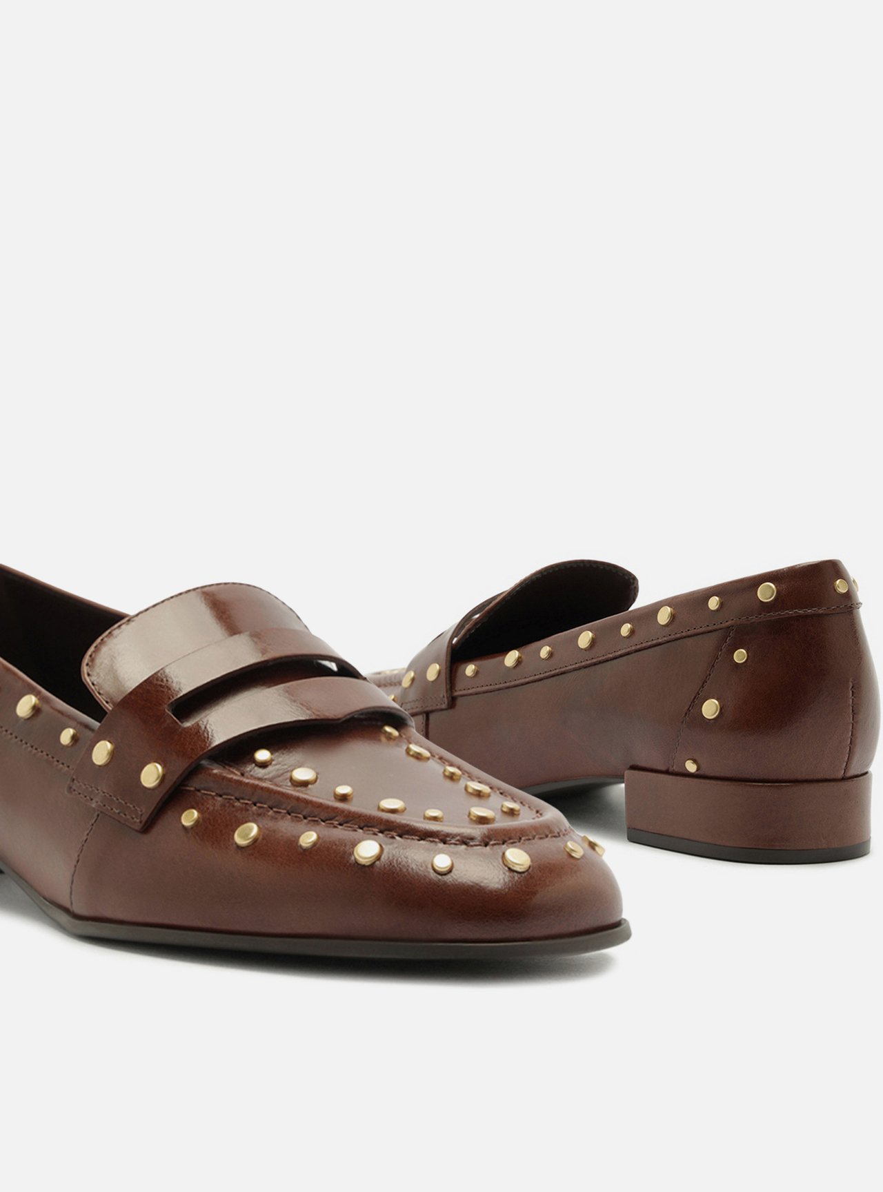 Mocassim Marrom Couro Salto Bloco Tachas — foto 4