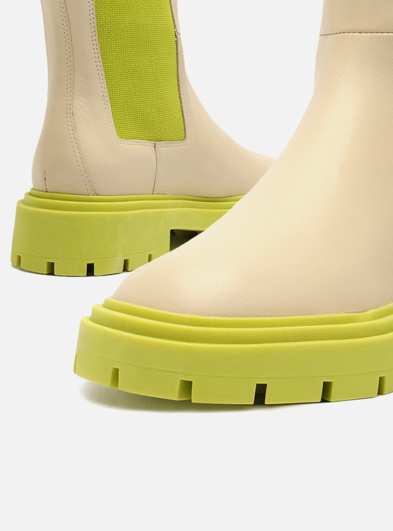 Bota Off-White Couro Cano Médio Tratorada Verde — foto 3