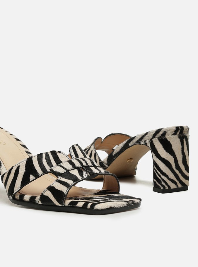 Mule Animal Print Bico Quadrado Tira Vazada