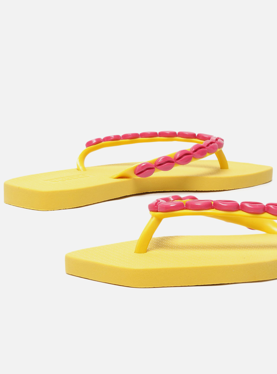 Chinelo Bico Quadrado Amarelo Búzios Brizza