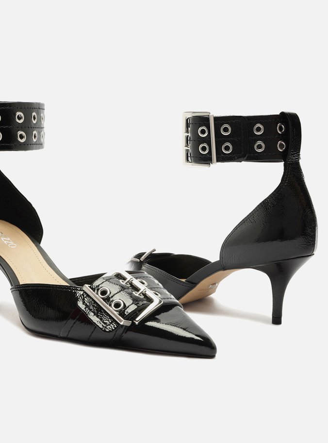 Scarpin Preto Verniz Ankle Strap Fivelas