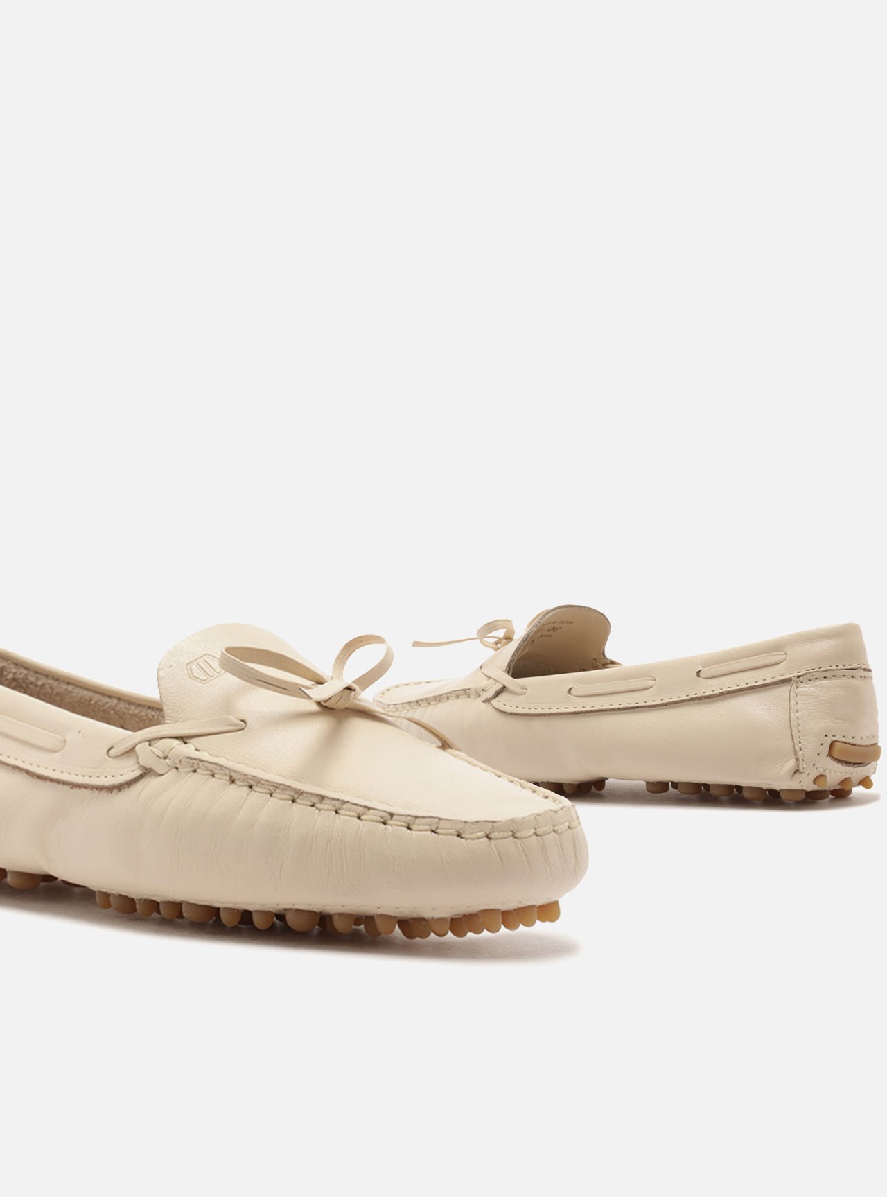 Mocassim Off-White Couro Sola Emborrachada Retrô — foto 4