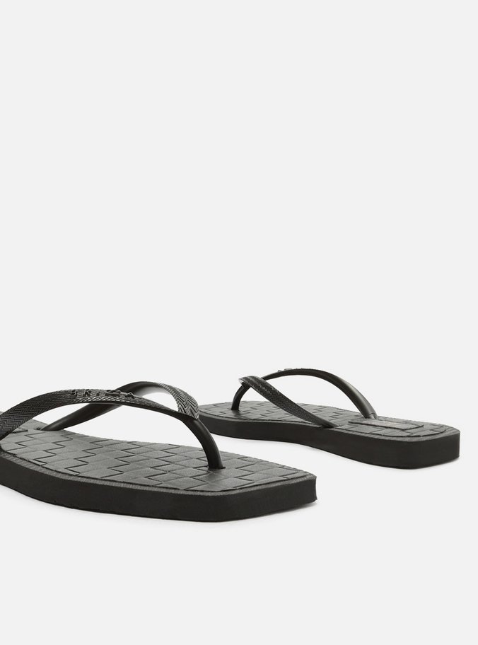 Chinelo de Dedo Preto Jelly