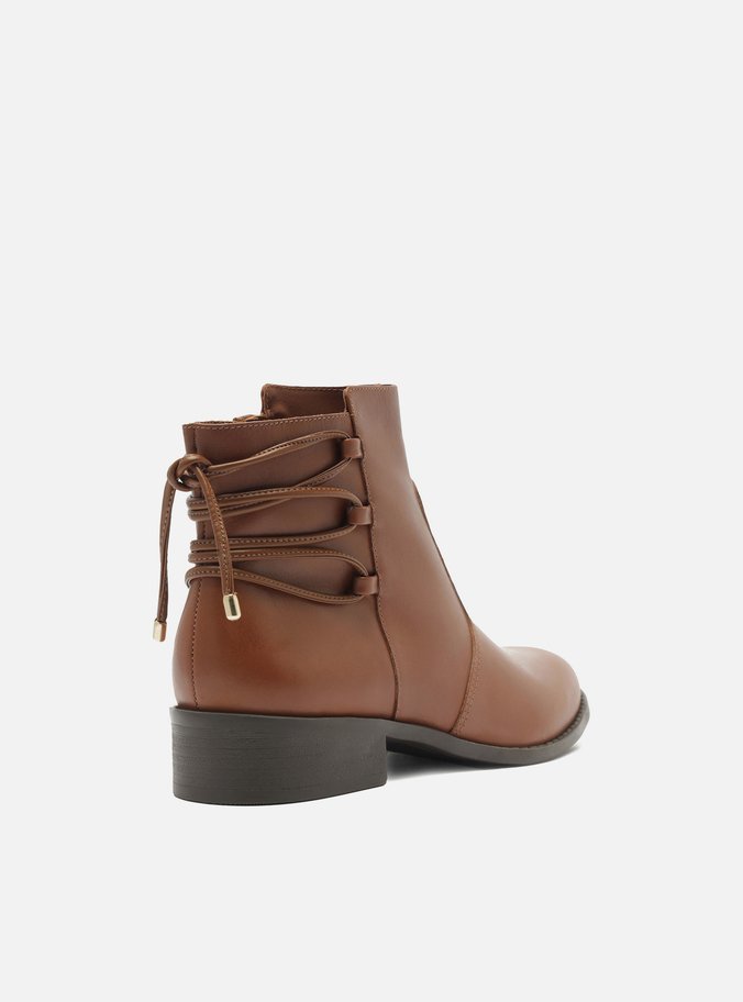 Bota Marrom Couro Cano Curto Tiras Nó