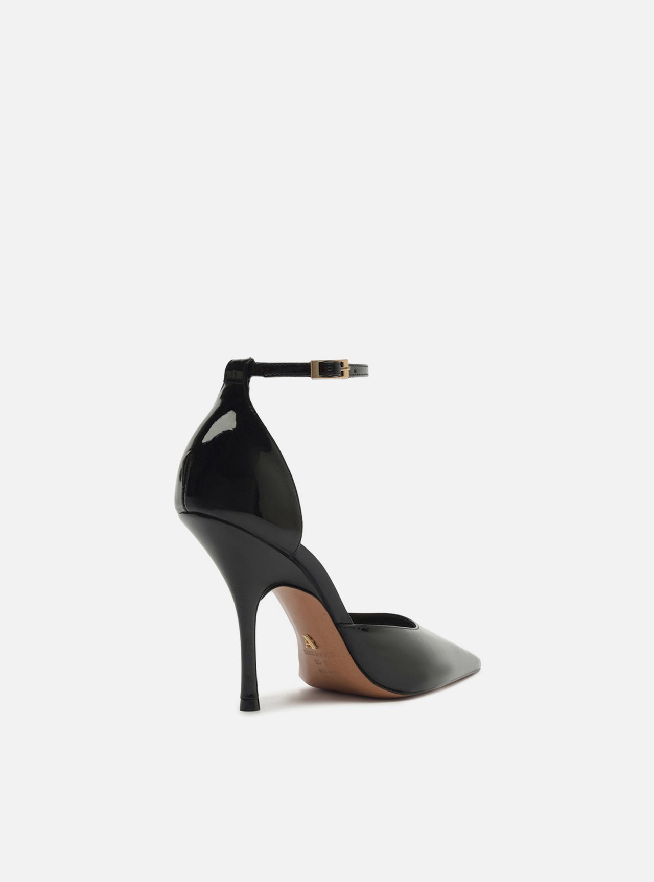 Scarpin Preto Verniz Salto Alto Fivela — foto 3