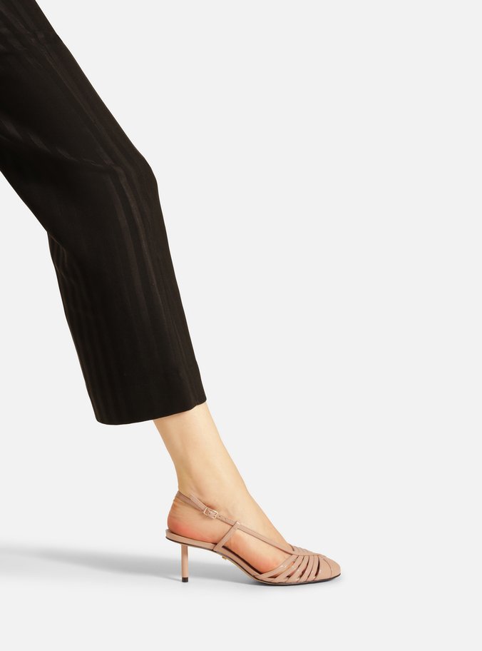 Scarpin Bege Verniz Salto Kitten Tira Contínua