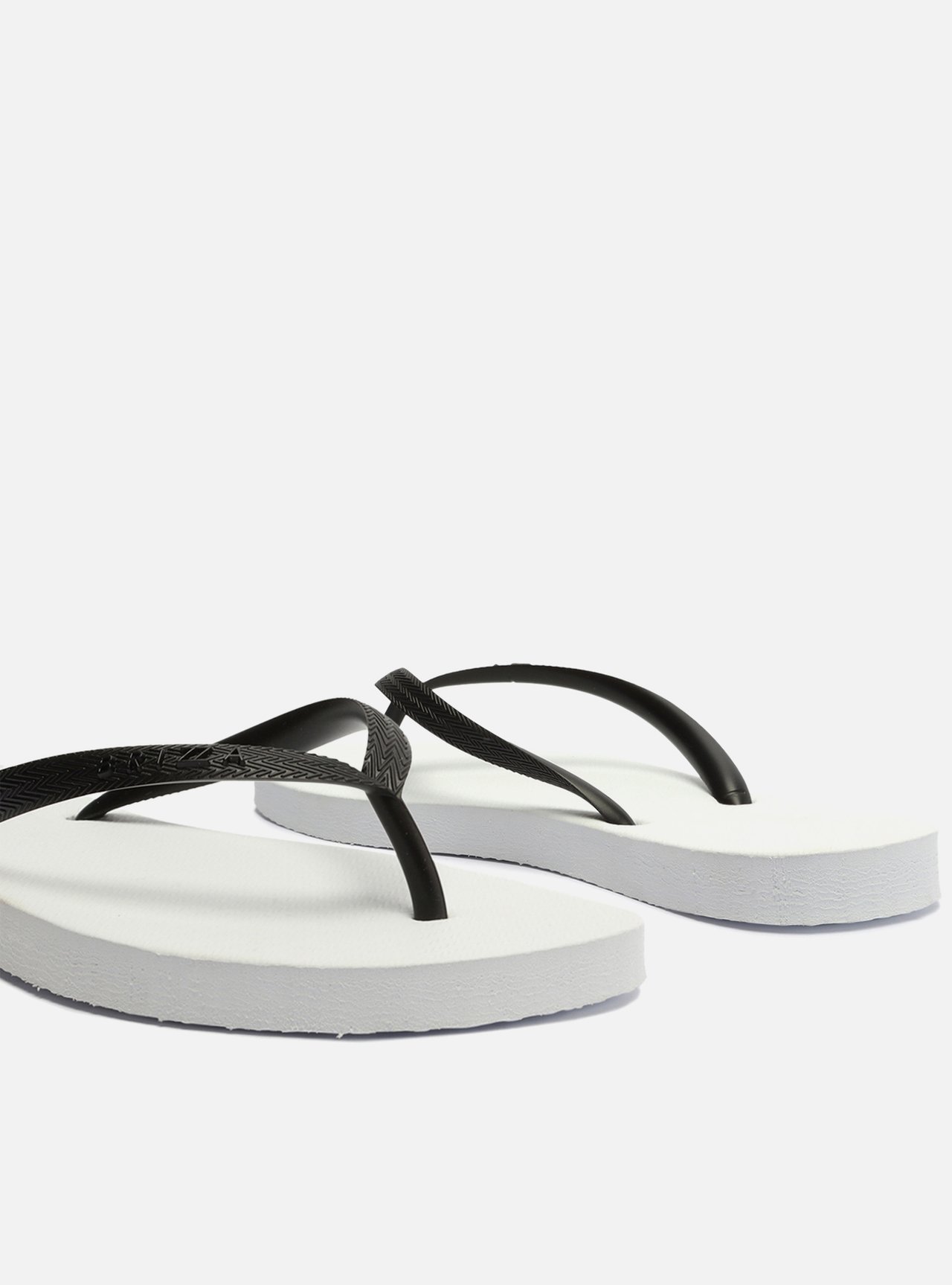 Chinelo de Dedo Branco Tiras Finas Preto — foto 5