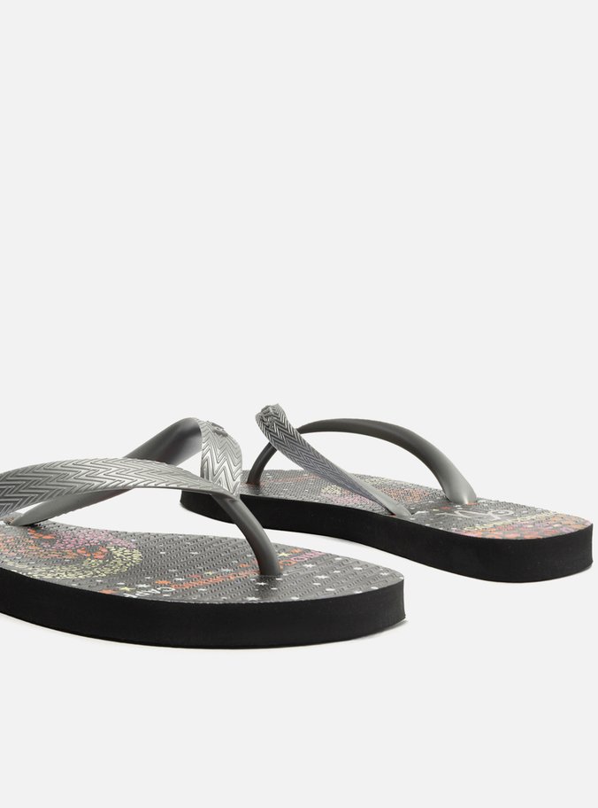 Chinelo de Dedo Prata Capricórnio Signos Brizza