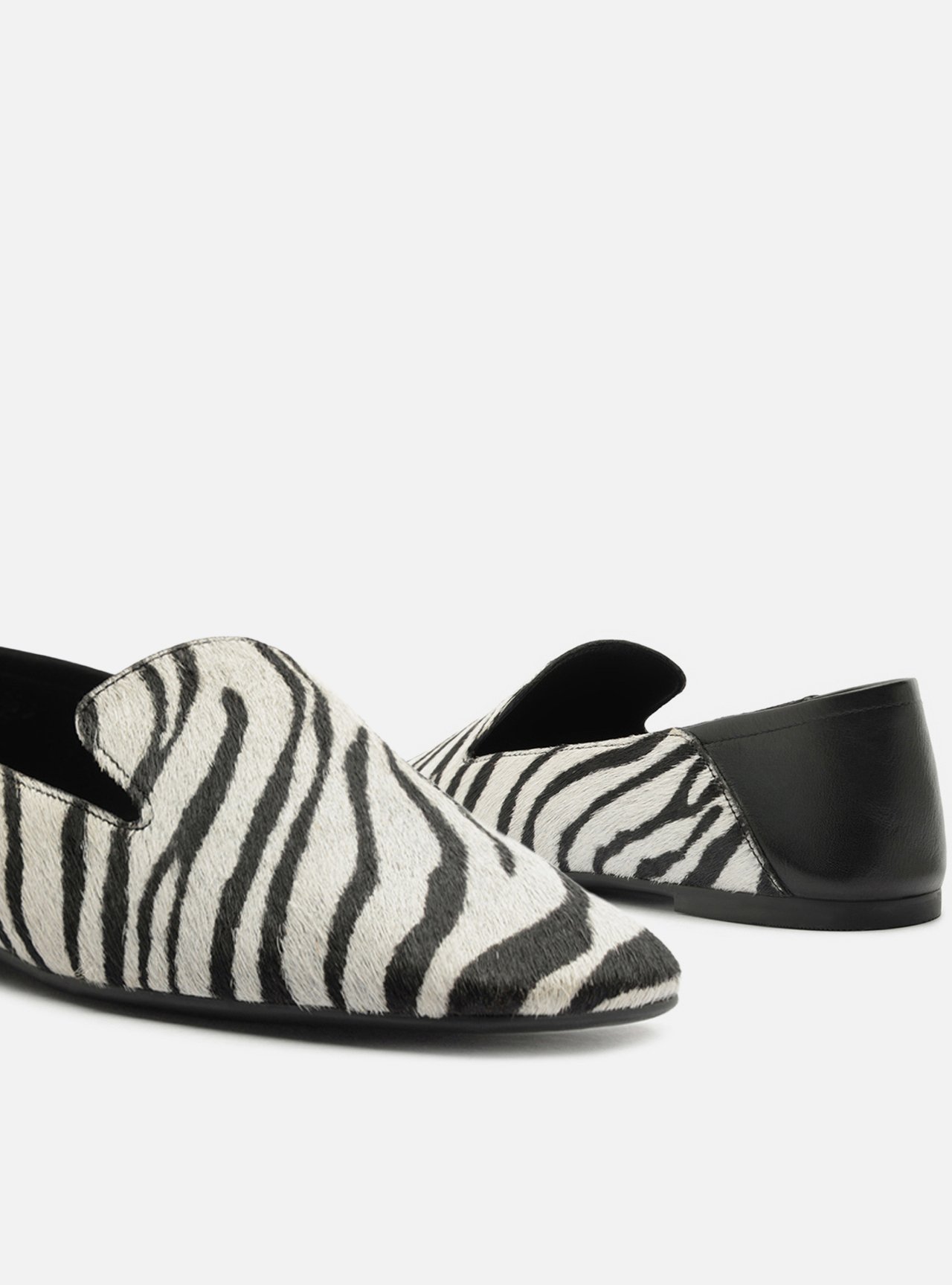 Sapatilha Preta/Branca Bico Quadrado Pelo Zebra — foto 4