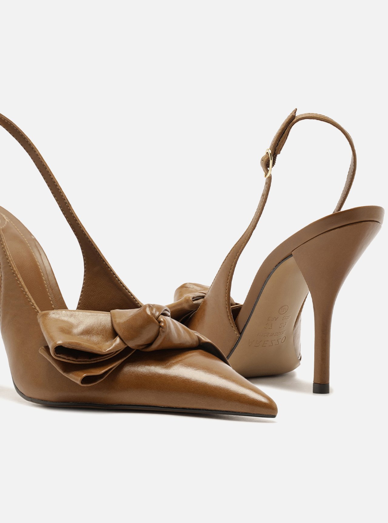 Scarpin Marrom Couro Salto Fino Laço Slingback — foto 4