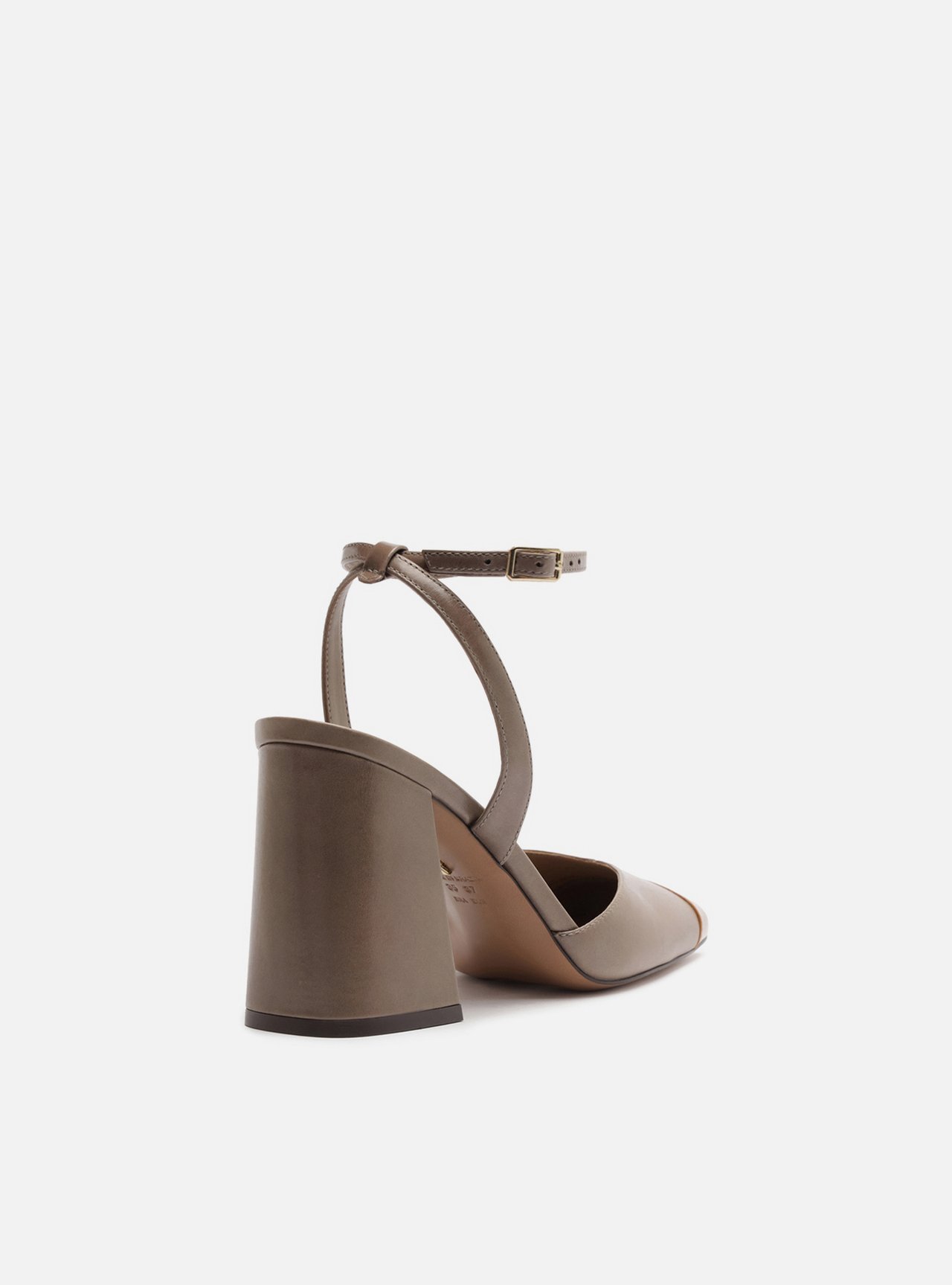 Scarpin Cinza Fivela Cap Toe Caramelo — foto 3