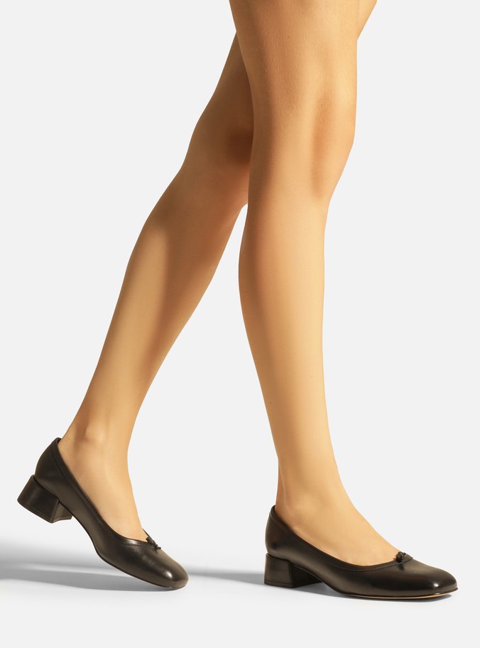 Scarpin Preto Couro Salto Bloco Detalhe
