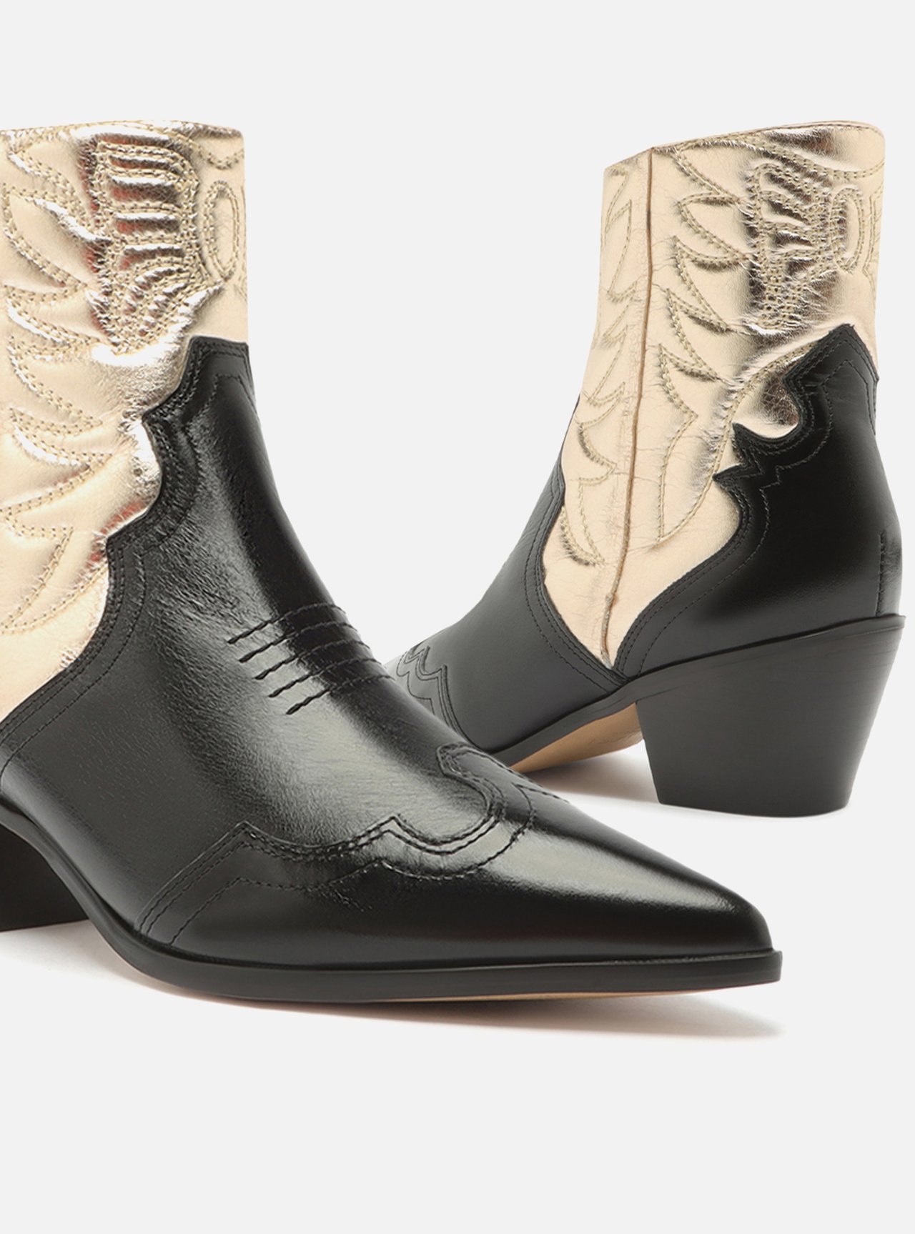 Bota Preta Couro Cano Curto Western Dourada — foto 4