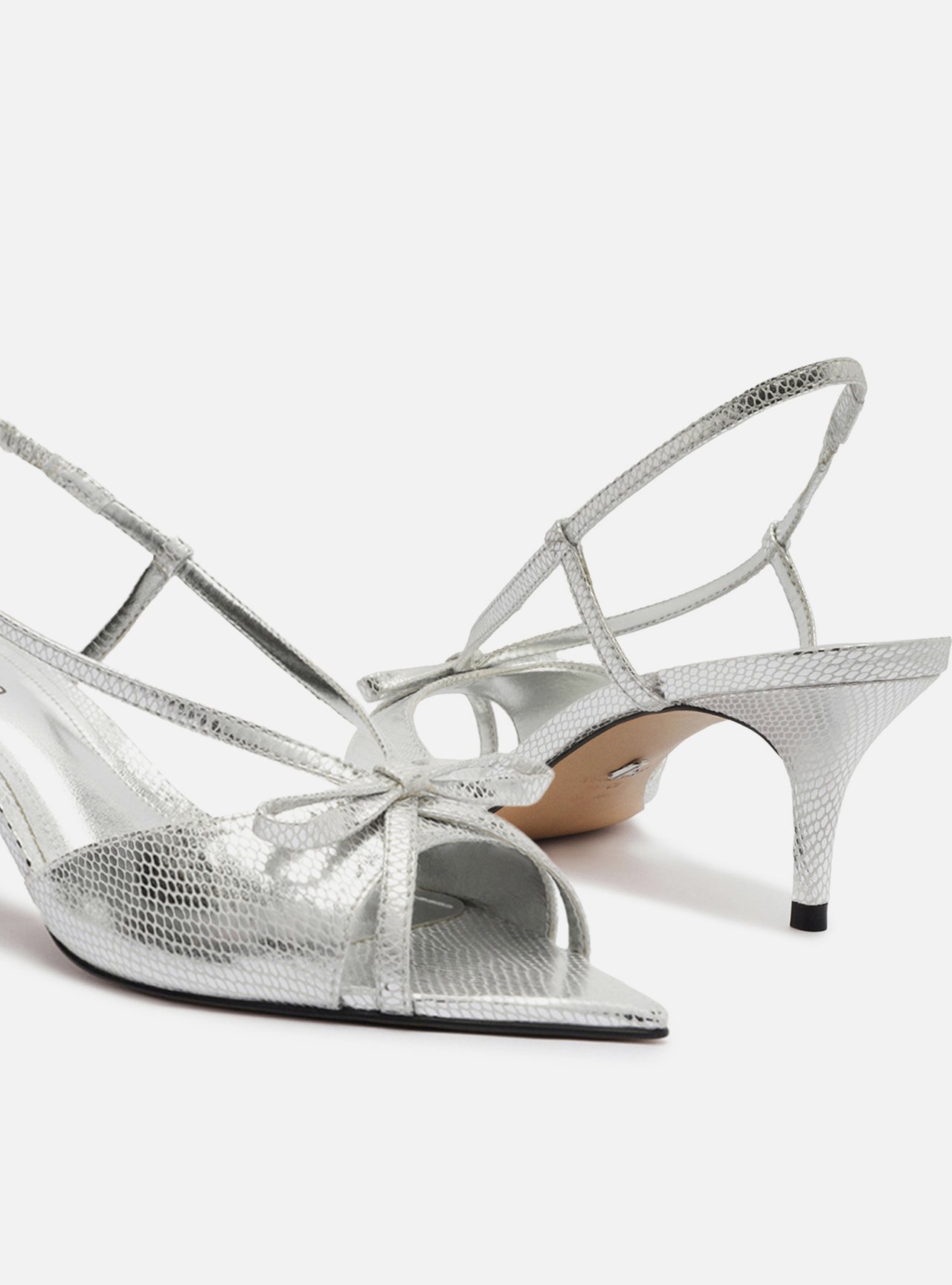 Sandália Prateada Salto Fino Slingback Snake Laço — foto 4