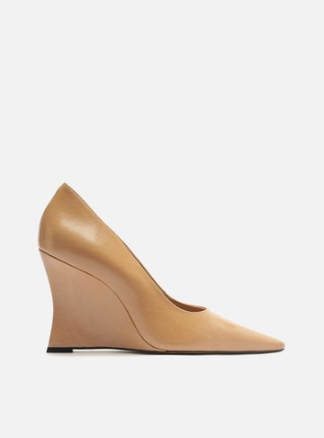 Scarpin Nude Couro Salto Anabela Bico Fino