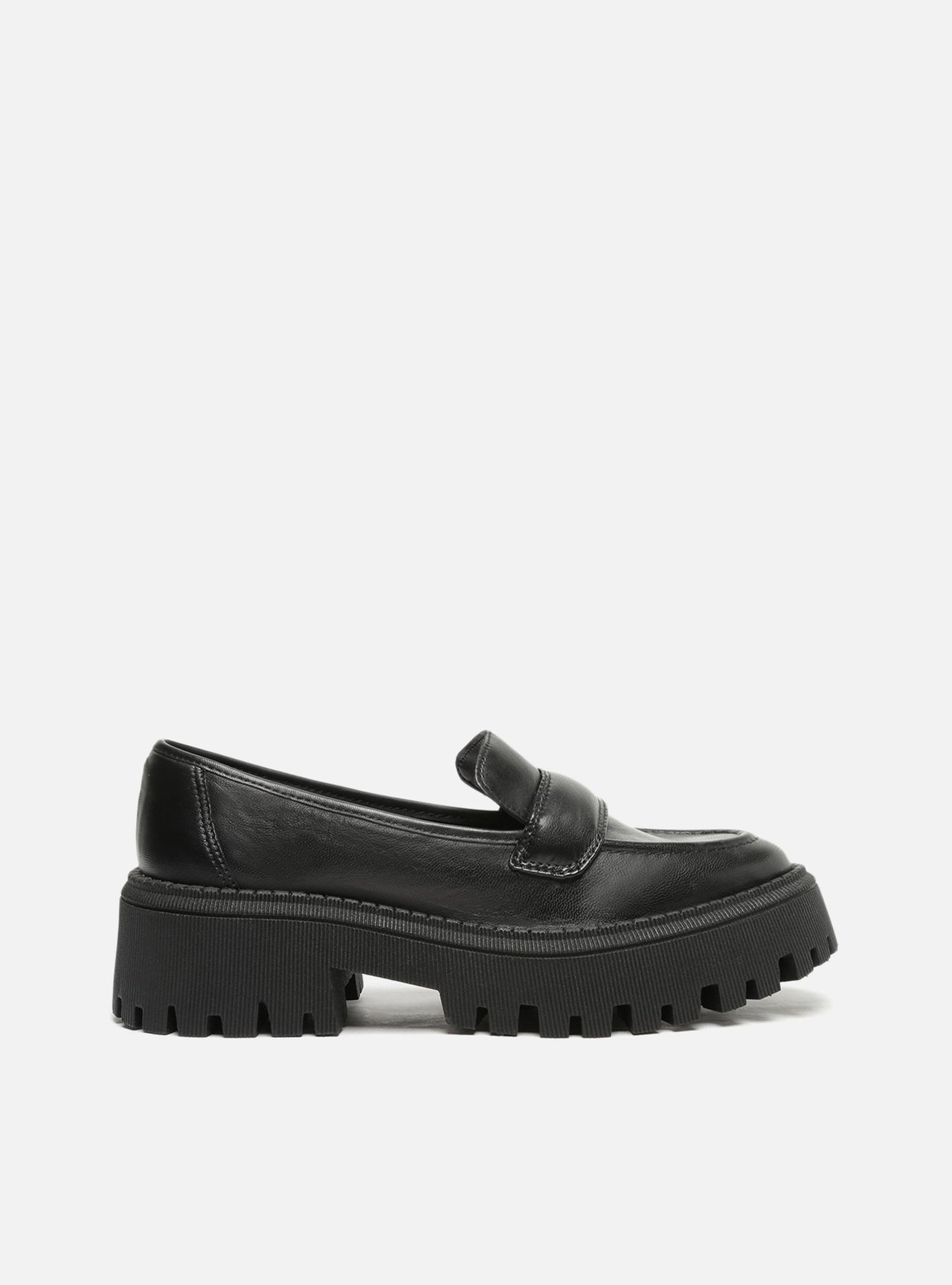 Mocassim Preto Couro Sola Tratorada Tira — foto 1