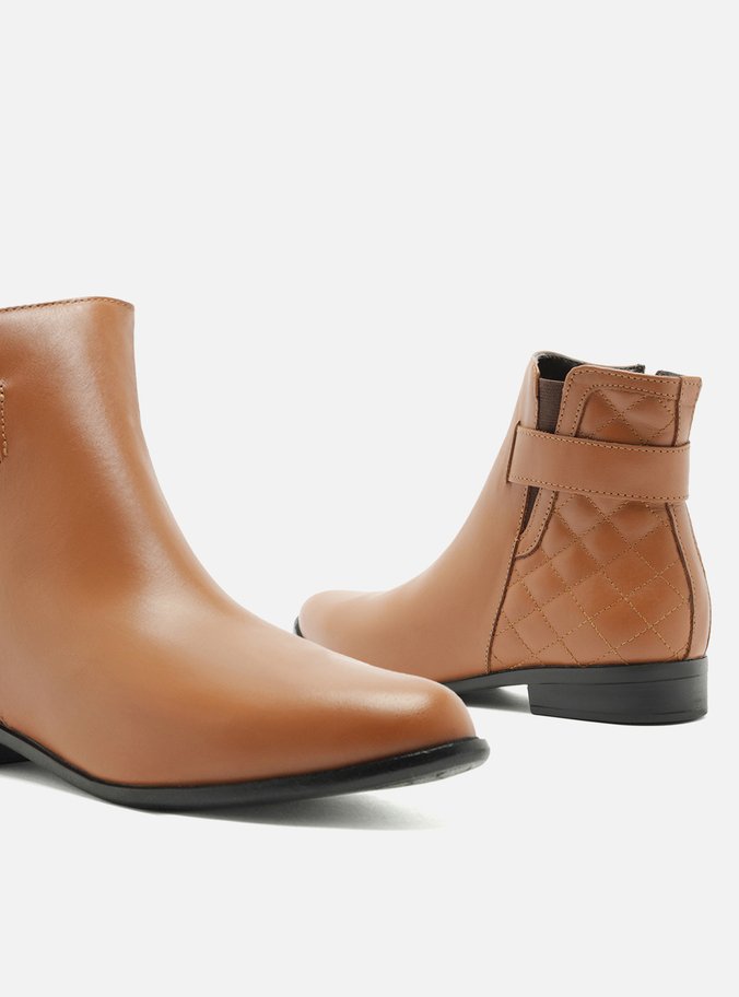Bota Marrom Cano Curto