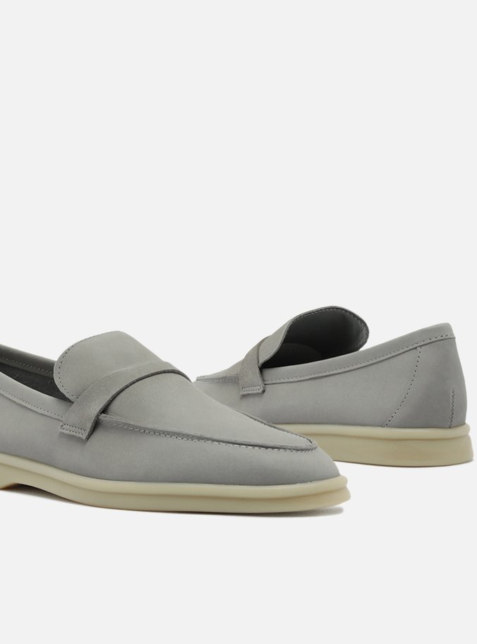Mocassim Cinza Nobuck Salto Baixo