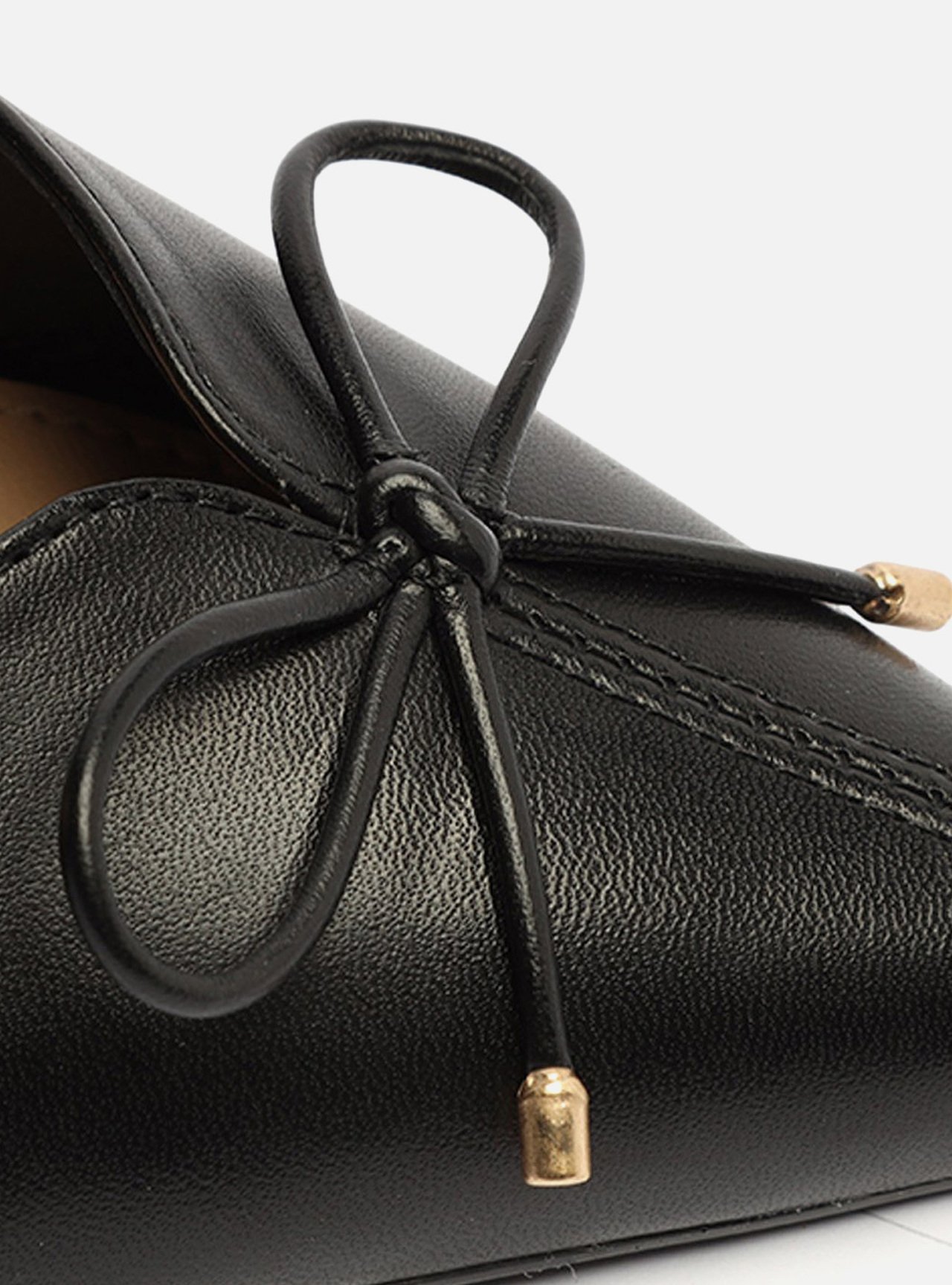 Scarpin Preto Couro Salto Médio Fino Laço — foto 7