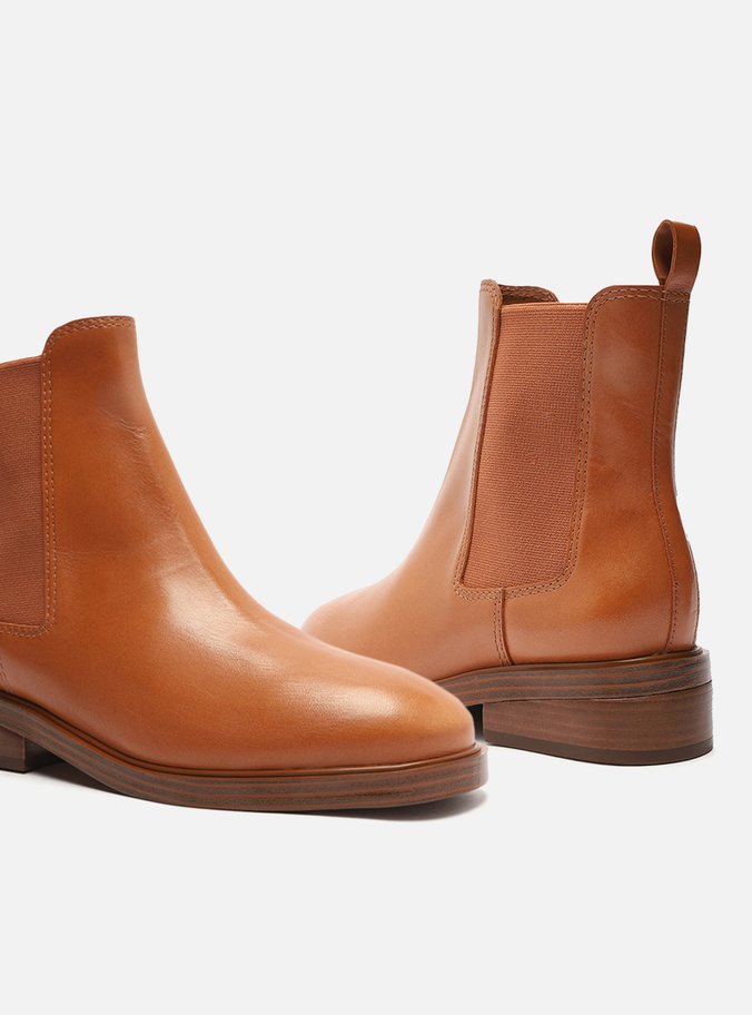 Bota Chelsea Marrom Couro Cano Curto Elástico