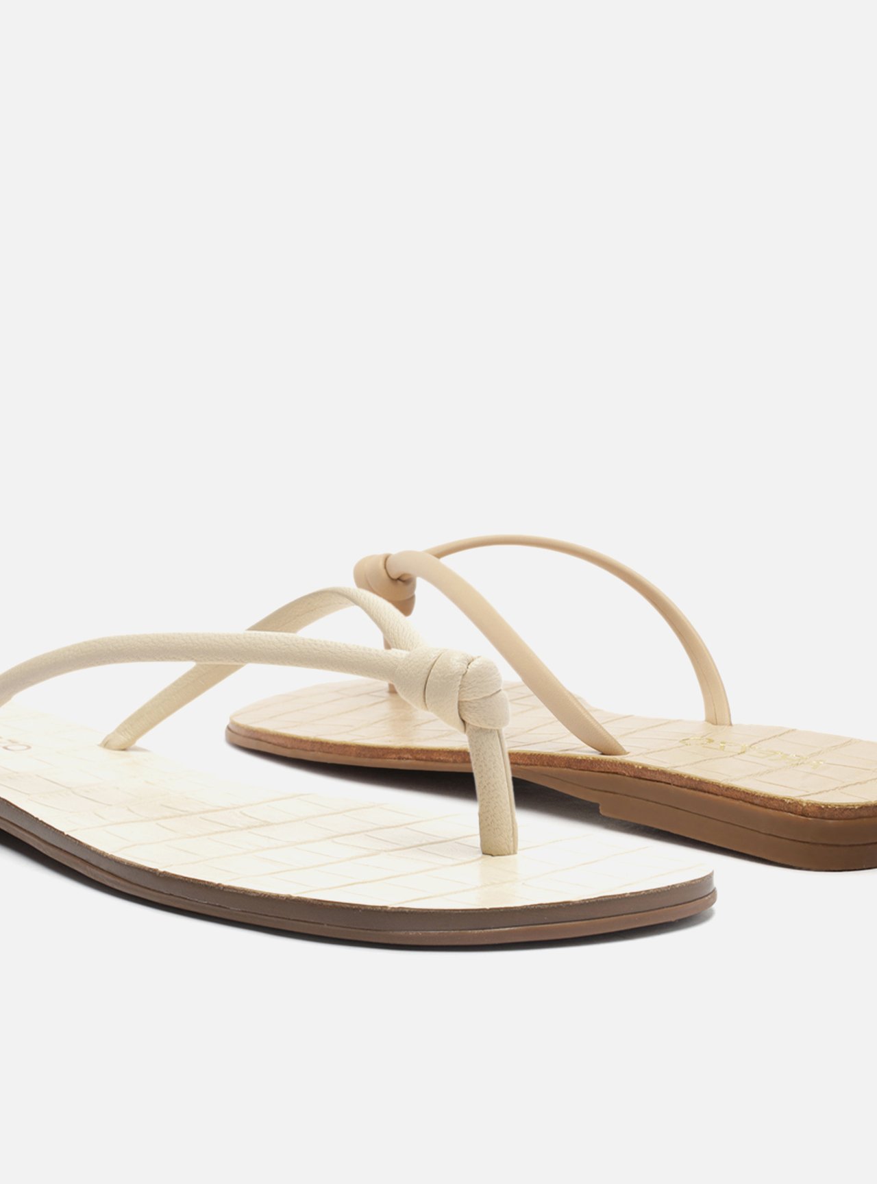 Sandália Rasteira Off-White Couro Croco — foto 4
