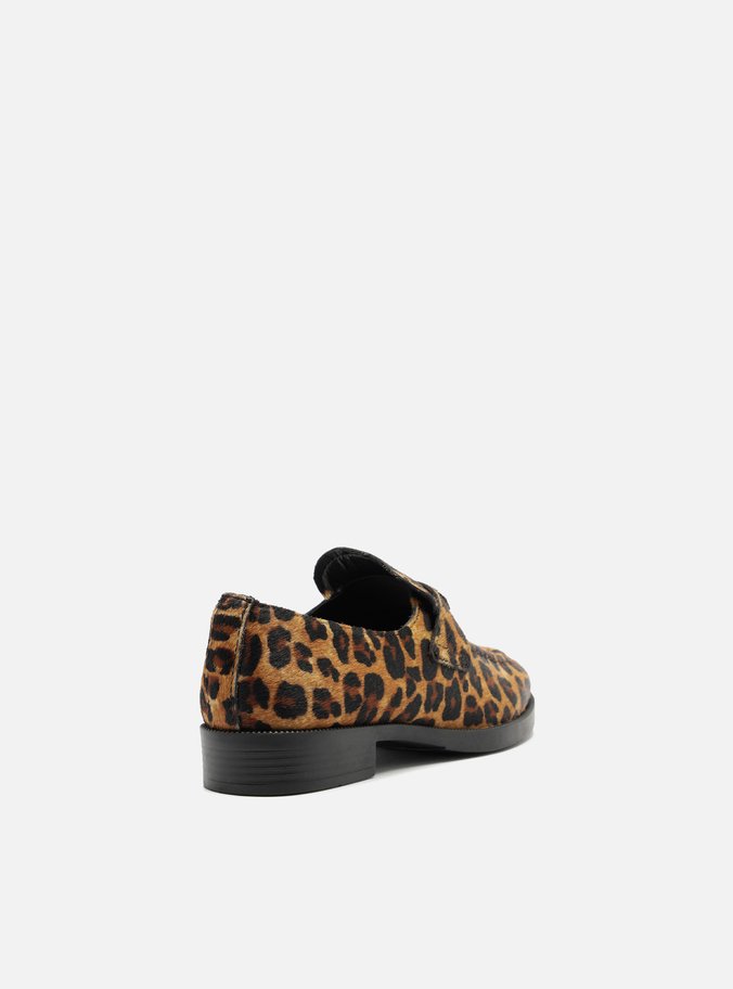 Mocassim Animal Print Bico Redondo Retrô Metal