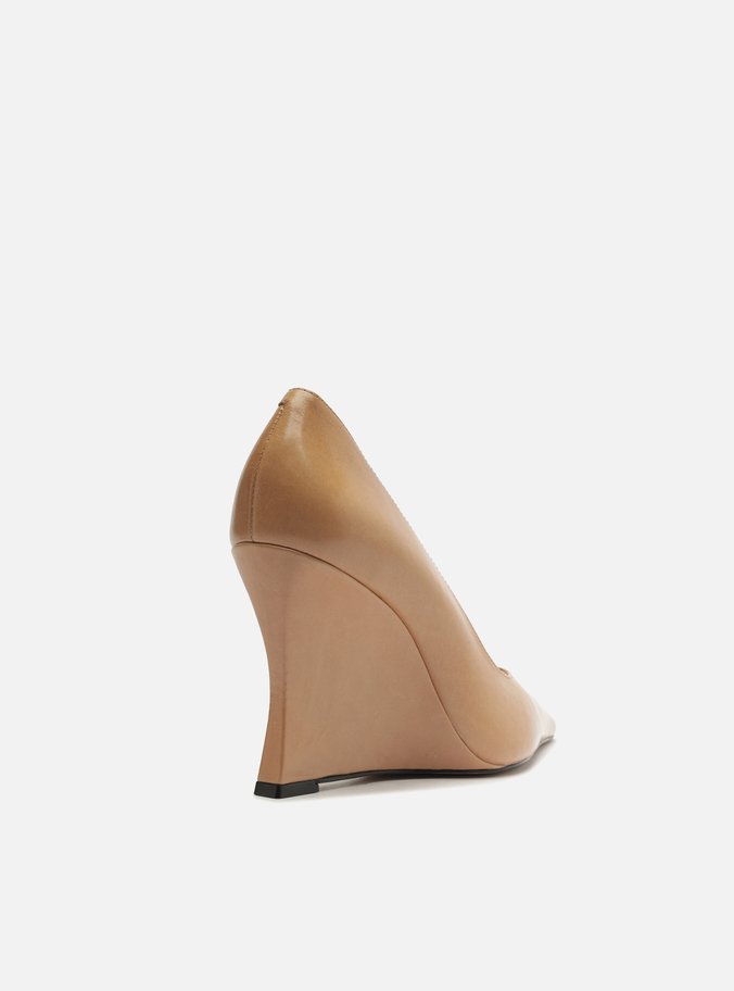 Scarpin Nude Couro Salto Anabela Bico Fino