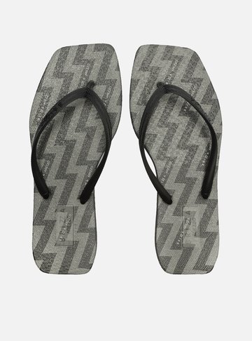 Chinelo de Dedo Preto Square Eletrizzante