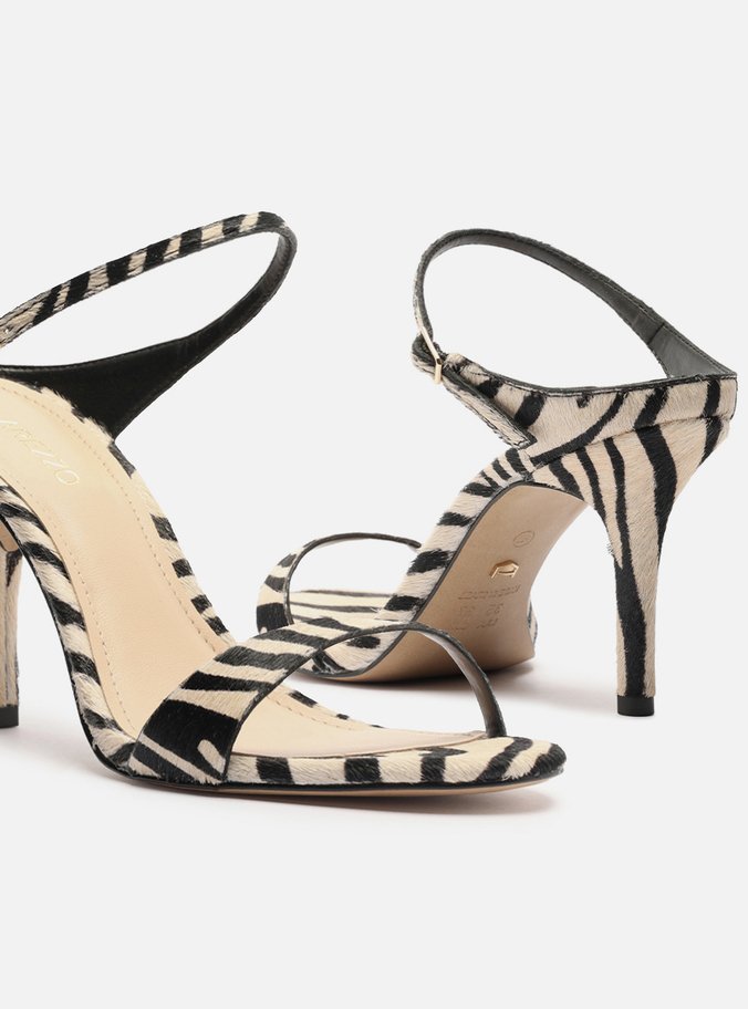 Sandália Animal Print Salto Fino Tira Instep